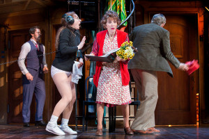 tracee-chimo-noises-off
